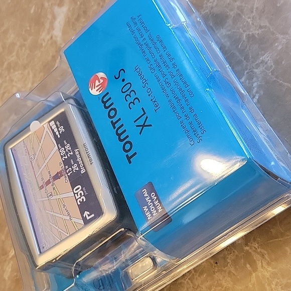 TOMTOM XL 330•S Complete Portable Widescreen GPS Car Navigation System - Picture 3 of 6